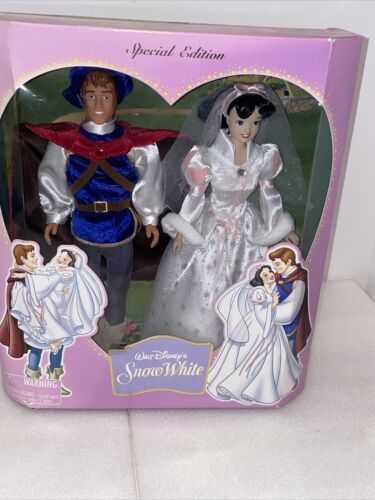 Disney Snow White And Prince Charming wedding gift set Dolls - Picture 17 of 24