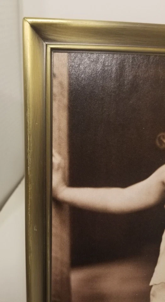 Marco de fotos antiguo de latón dorado mate de 8x10 pulgadas Foto 4 de 4