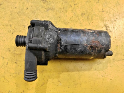 Mercedes W211 E55 AMG Kompressor Zusatzwasserpumpe A0005504883 Bj 2003