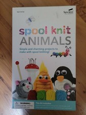SpiceBox SP22140 Make and Play Range Spool Knit Animals Craft Kit New with book.