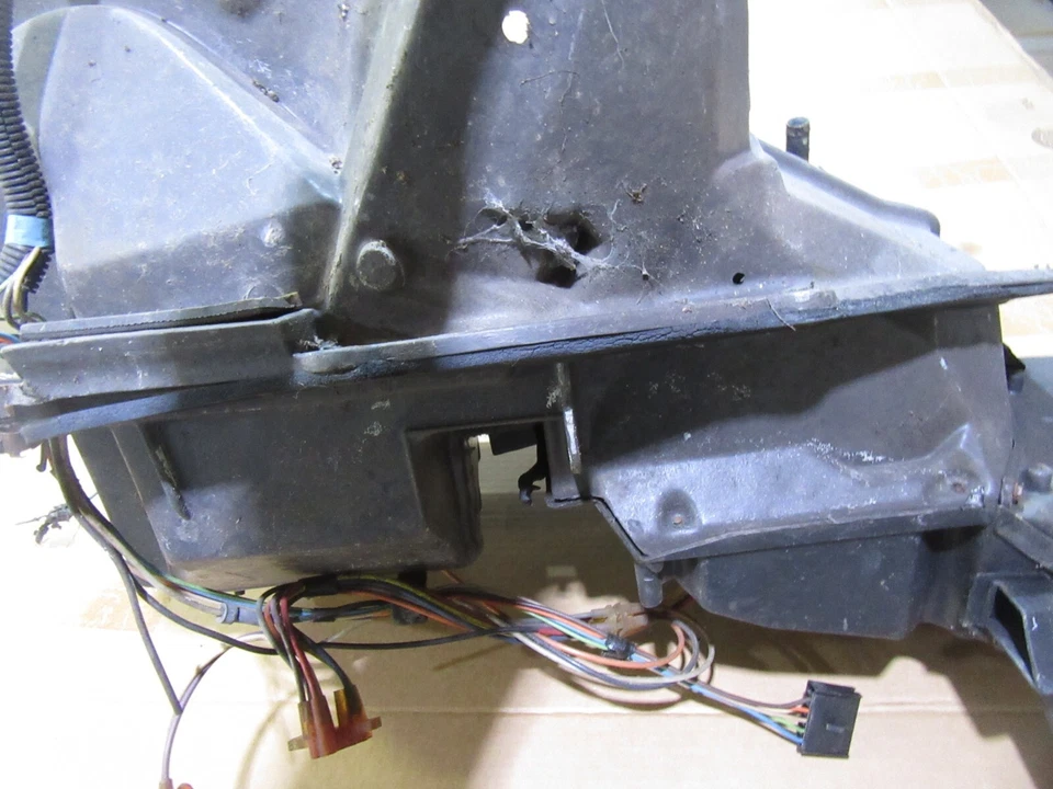 1981 Chevrolet Malibu firewall A/C duct mount assembly unit case housing - Image 4 of 4
