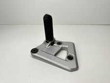 SUZUKI GSX-F 750 PIASTRA POGGIAPIEDI SINISTRO 1989-1997