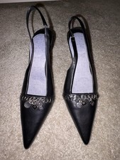 DKNY Black Slingback Heels Pointed Toe Chain Charm Accents Size 8.5 