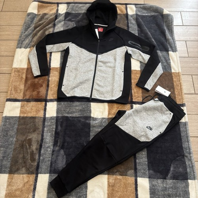 #ad Nike Tech Black and Grey Size Medium Full Suit Set $145.00