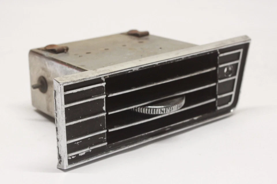 Ford Fairlane 500 XL original 1966 1967 tablero interior aire acondicionado ventilación lado pasajero diestro Foto 2 de 4