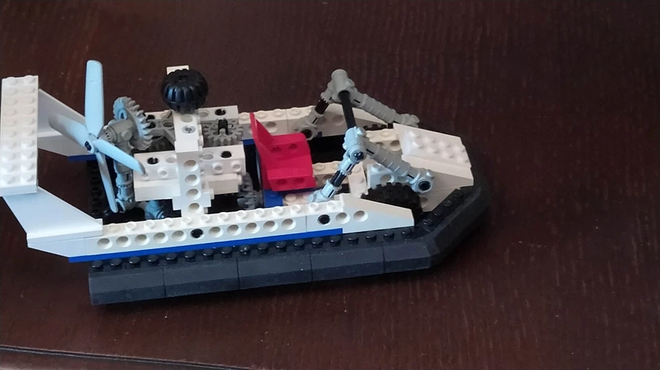 LEGO Technic 8824 Hovercraft, foto 4 di 5