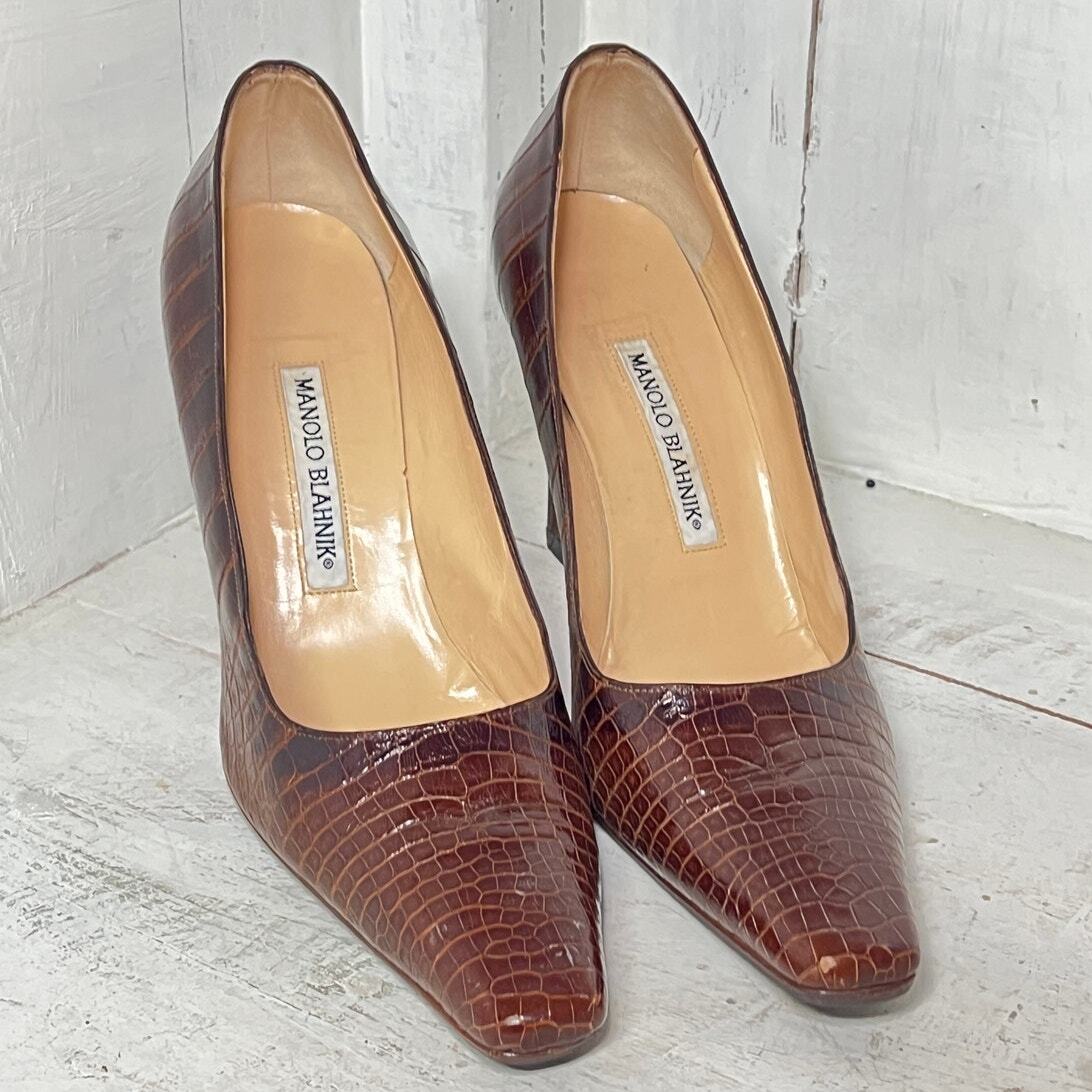 Zapatos de salón Manolo Blahnik Kayami cuero cocodrilo tacón chocolate para mujer 39/8