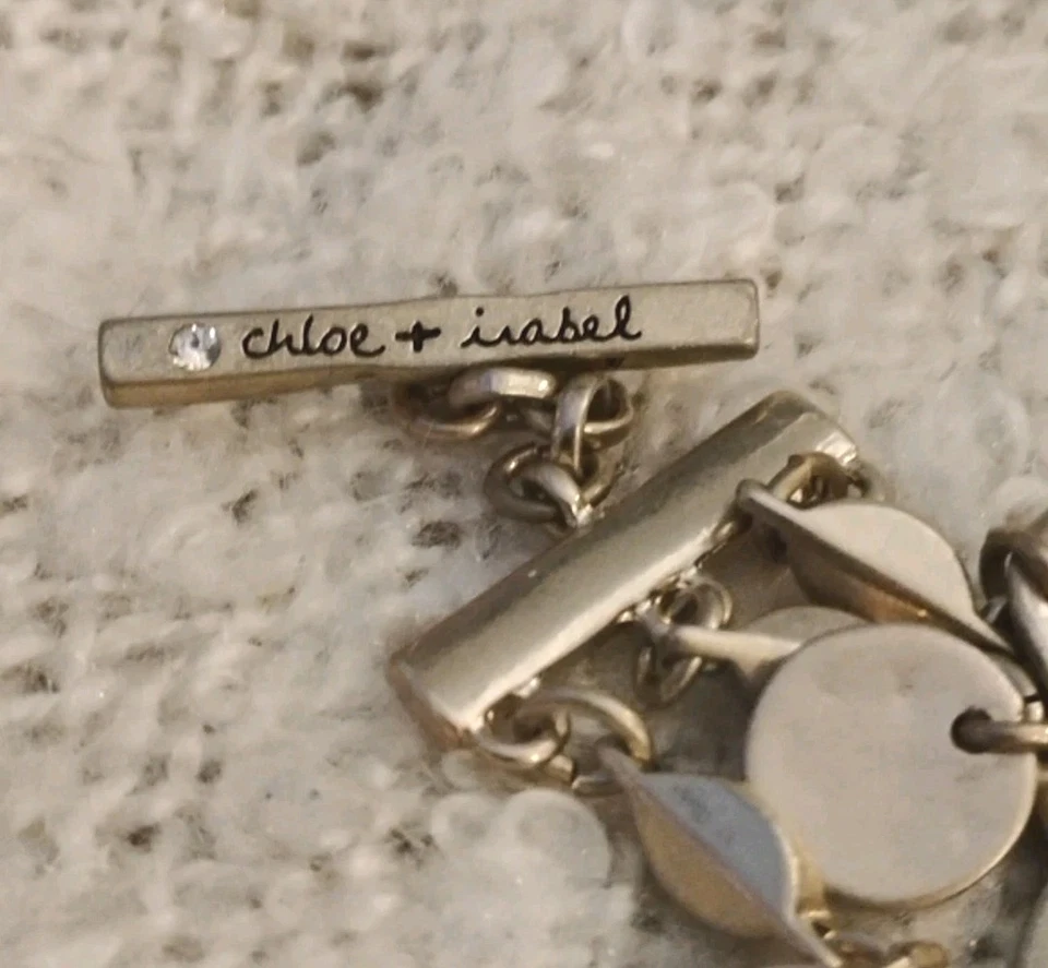 ¡Pulsera colgante CHLOE e ISABEL triple hilo de metal martillado y diamantes de imitación! Foto 3 de 4