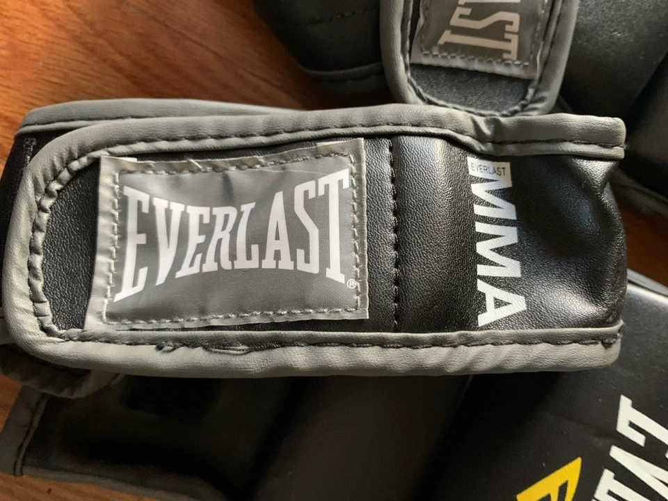 Pair Of Everlast Pro Style MMA Grappling Gloves (Adult Unisex L/XL Black) - Image 2 of 4