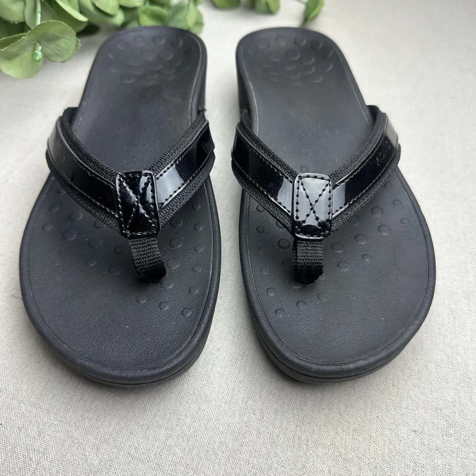 Sandalia de plataforma de marea alta Vionic talla 9 charol tanga sin cordones negra Foto 4 de 4