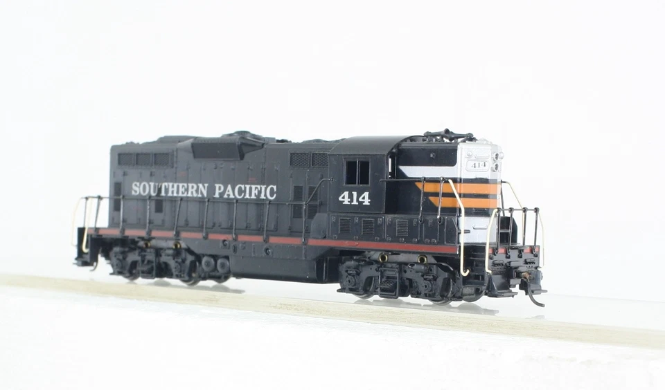 HO Scale Athearn Bev-Bel 1528-1 Southern Pacific GP-9 Diesel #414 Kadees - Image 2 of 4