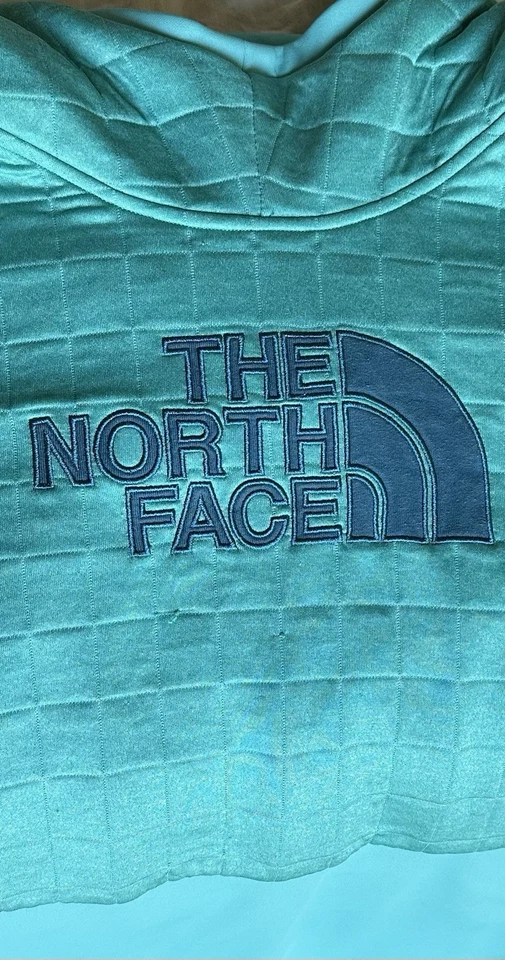 Sudadera con capucha acolchada The North Face para mujer talla XXL media cúpula con gráfico acuático Foto 3 de 4