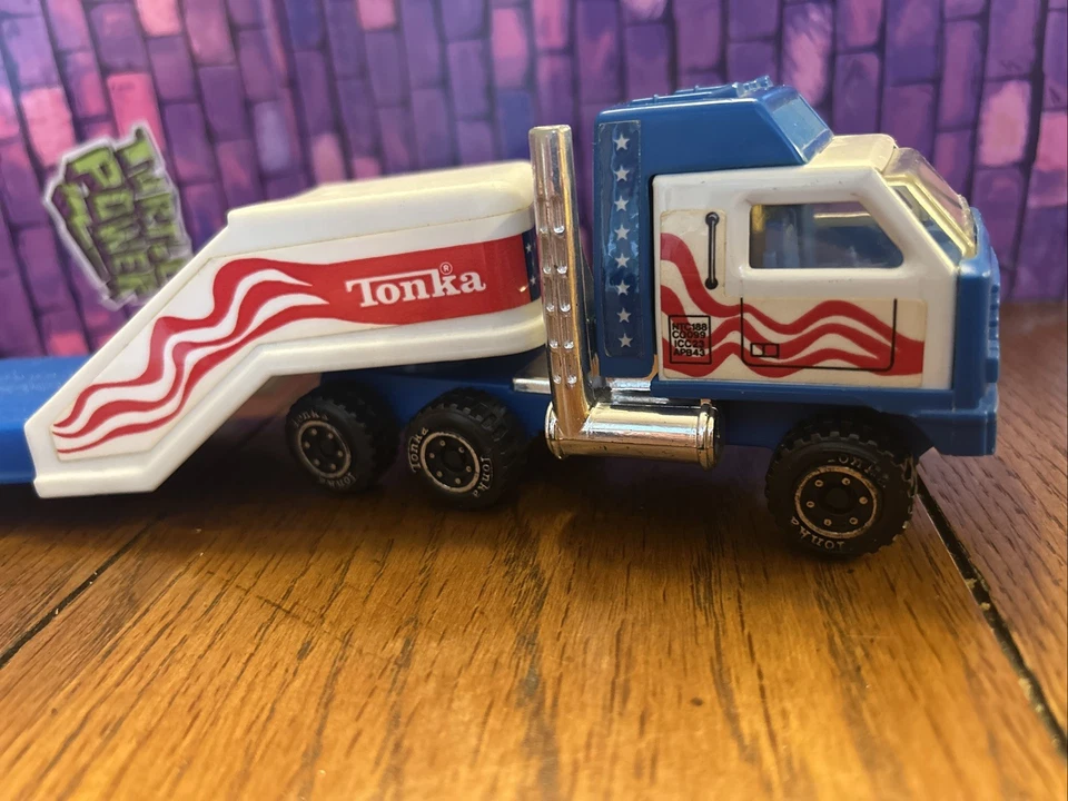 Tonka Semi Hauler With Lowboy Trailer Diecast Red White And Blue 812735-A-4 - Image 4 of 4