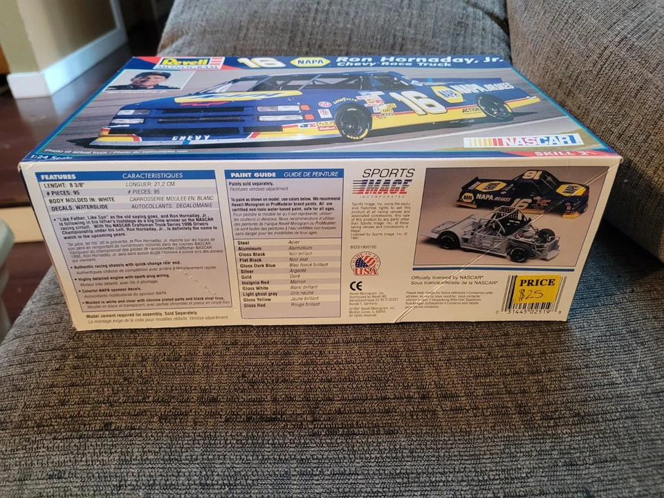 Revell Monogram 2519 16 NAPA Ron Hornaday, Jr. Chevy Race Truck model kit *NEW* - Image 2 of 4