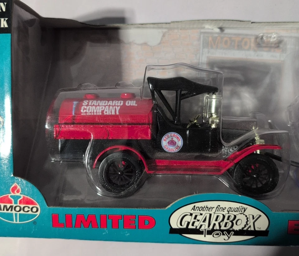 1918 FORD MODEL T RUNABOUT + WAYNE GEARBOX AMOCO GAS PUMP DIECAST COIN BANK - Image 3 of 4