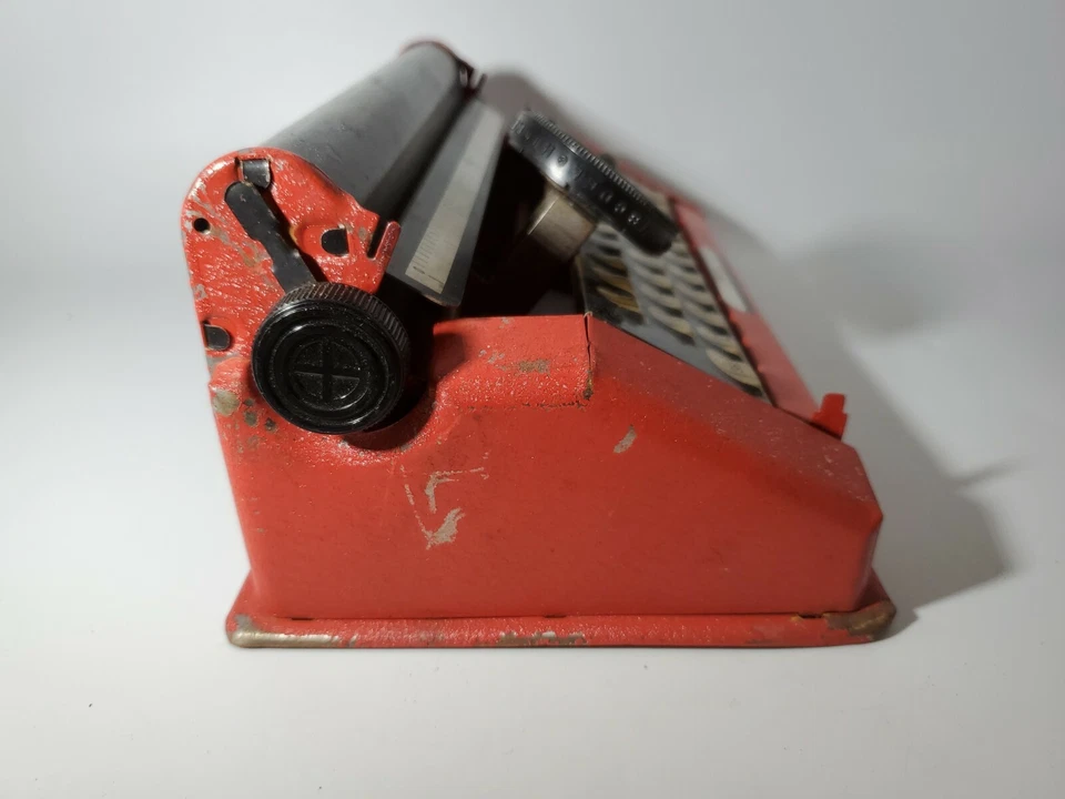 Máquina de escribir vintage Tom Thumb JUNIOR JUGUETE INFANTIL ROJA HECHA EN EE. UU.  Foto 3 de 4