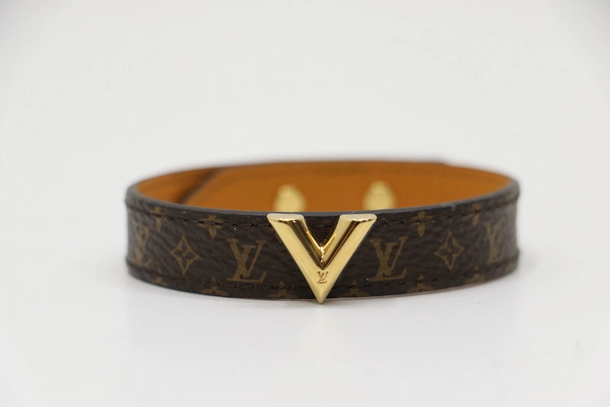 Louis Vuitton M6042F Essential V Bracelet Size 17