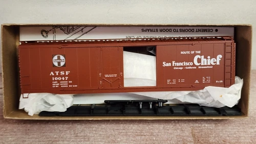 Santa Fe RR 50' Combo Door Boxcar 10047 Francisco Chief Accurail 8107.3 HO Kit - Picture 3 of 3
