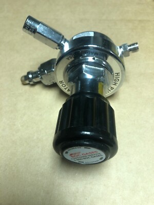BOC GASES COMPRESSED GAS REGULATOR BHT272-40-350-4S Max Inlet 3000 PSIG GAUGE