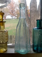 1870s UNIQUE SHAPE 4 BULBOUS PILLAR COLUMN PEPPERSAUCE BOTTLE APPLIED LIP
