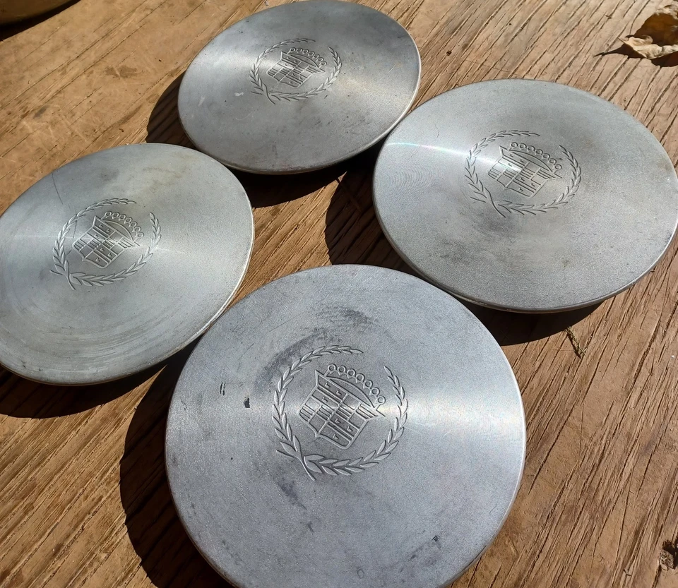 Juego de 4 tapas centrales Cadillac DeVille Sevilla, 1996-1999 parte # 9593128 Foto 2 de 3