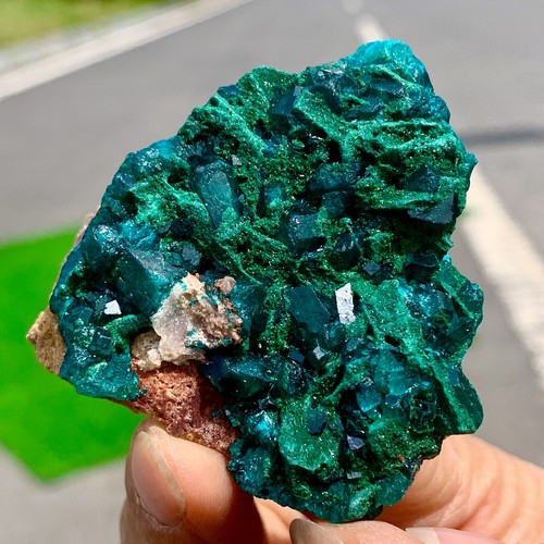 51G Natural Deep Green Grainy dioptase gemstone cluster mineral specimen - Picture 4 of 24
