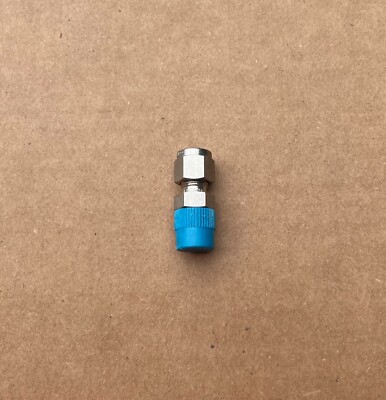Swagelok Stainless Steel Connector Fitting 1/4'' Tube x 1/4'' M NPT SS-400-1-4 New