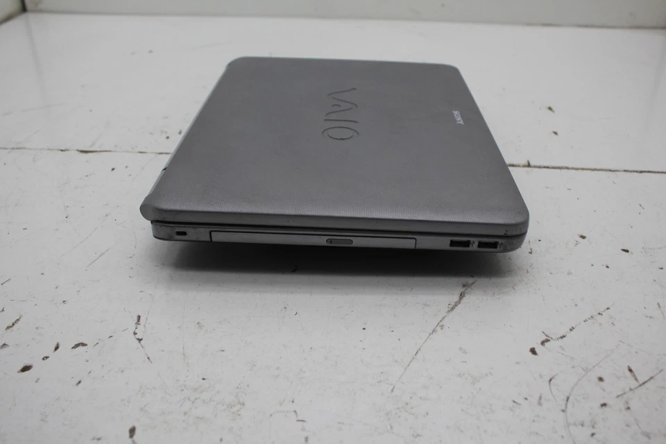 Sony VAIO VGN-NR110E Intel Pentium T2310 2 GB Ram - Sin disco duro ni batería Foto 3 de 4