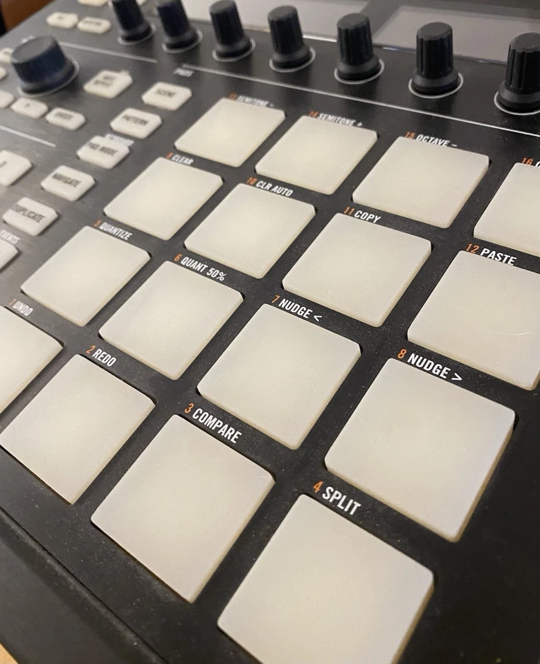 Native Instruments Maschine MK2 – Funktion getestet | Kabel (USB) - Bild 3 von 4