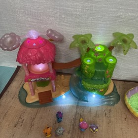 Hatchimals CollEGGtibles Tropical Party Island Playset & Egg Basketw/ 5 figures.