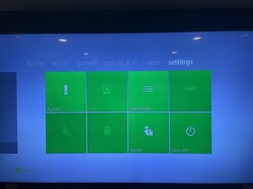 Xbox 360 S Slim 4GB 1439 Console - W/ Kinect Camera, Controller  & 2 Games