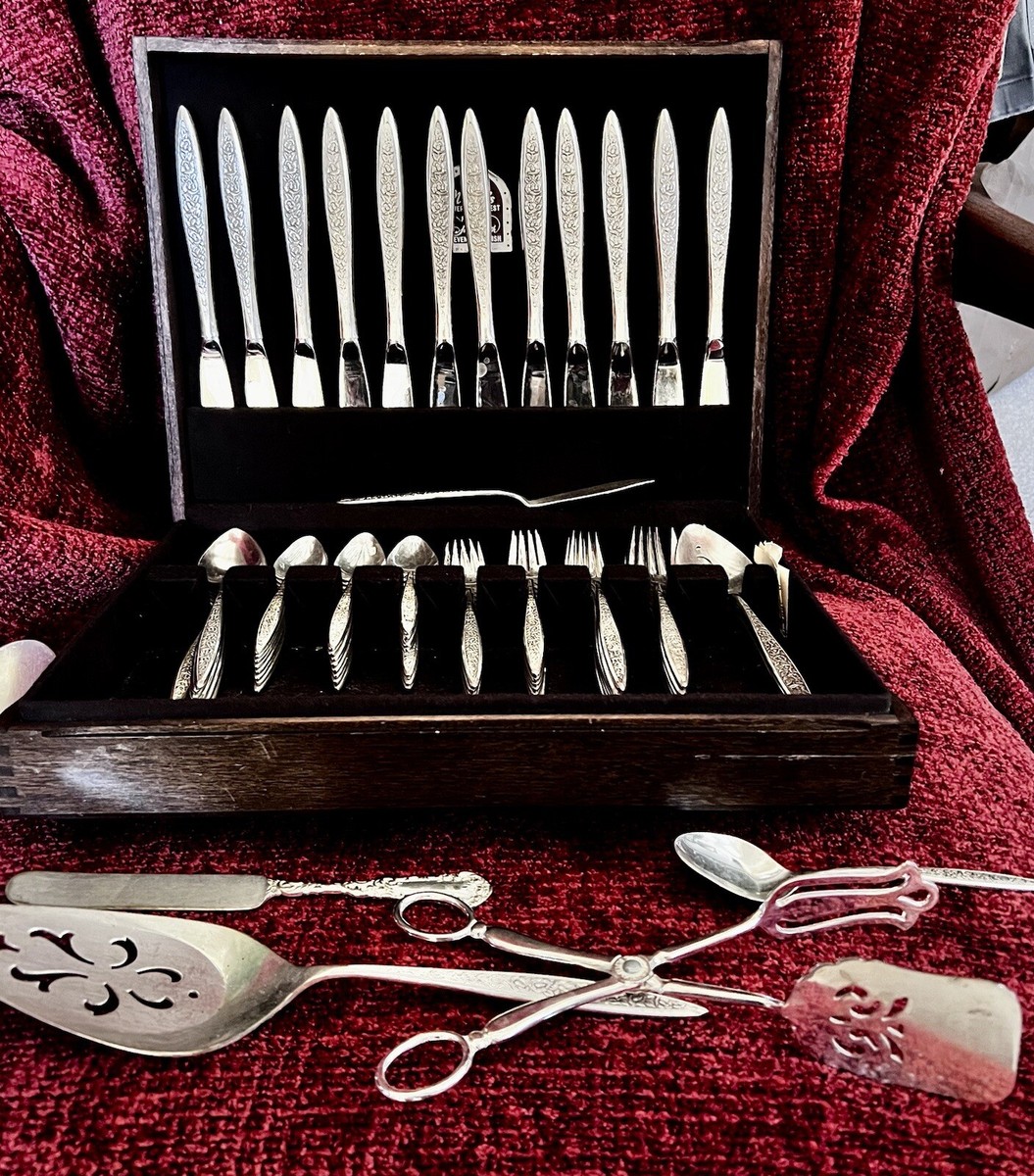 Vtg International Silver 77 Piece Silver Plate Flatware Set “CHARMAINE”  Pattern