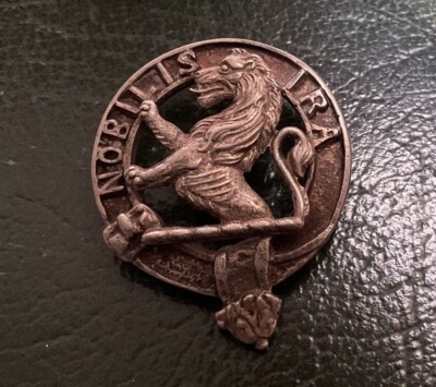 Scottish Clan Crest Nobilis Ira Brosche.   Kappe Abzeichen D513
