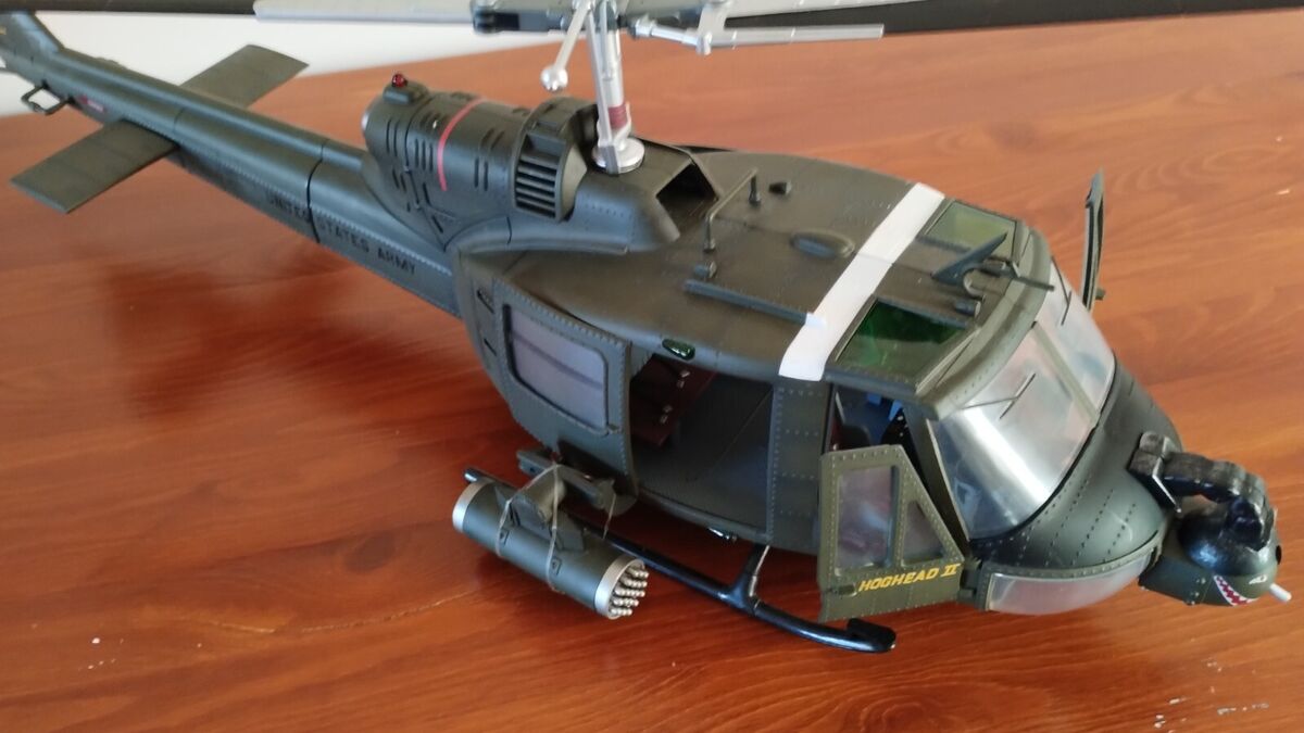 21st Century Toys UH-1C Huey Hog 'Hog Head II' 1/18th LARGE 21st Century Toys UH-1C Huey Hog 'Hog Head II' 1/18th LARGE