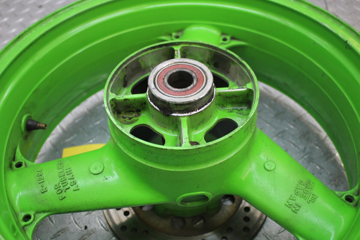 1993 KAWASAKI NINJA ZX7 ZX750L ZX 750 L REAR BACK WHEEL RIM 1993 KAWASAKI NINJA ZX7 ZX750L ZX 750 L REAR BACK WHEEL RIM