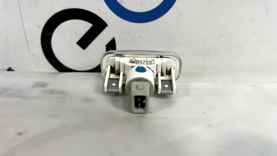 ASTON MARTIN V8 VANTAGE BAJO TABLERO INTERIOR CORTESÍA LÁMPARA OEM 2007-2011 🔵 Foto 3 de 4