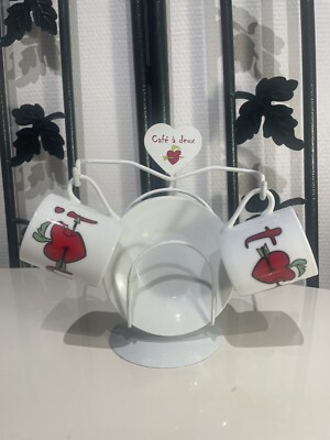 Duo Set Kaffeetassen mit Untertassen auf Metallständer Thema Liebe 
