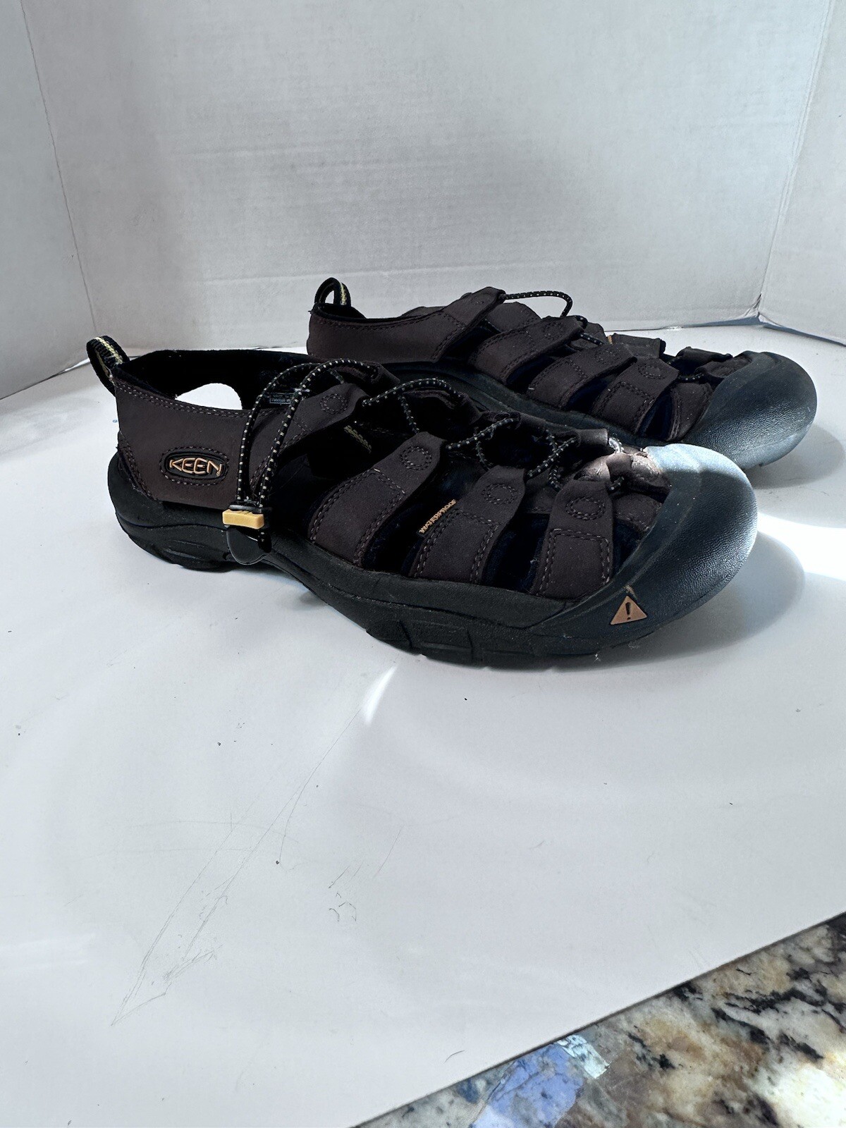Sandali da pescatore Keen da uomo taglia US 9 5 marrone marrone impermeabili da escursionismo