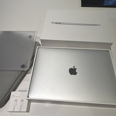 Originalverpacktes Apple MacBook Air 13'' Retina (2019) corei5 1,6GHz 128GBSSD +Extras/Ladegerät