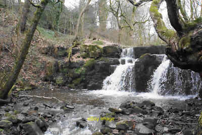 Foto 12x8 Wasserfall auf Holcombe Bach Ramsbottom Ein Großteil des Baches ist c2018