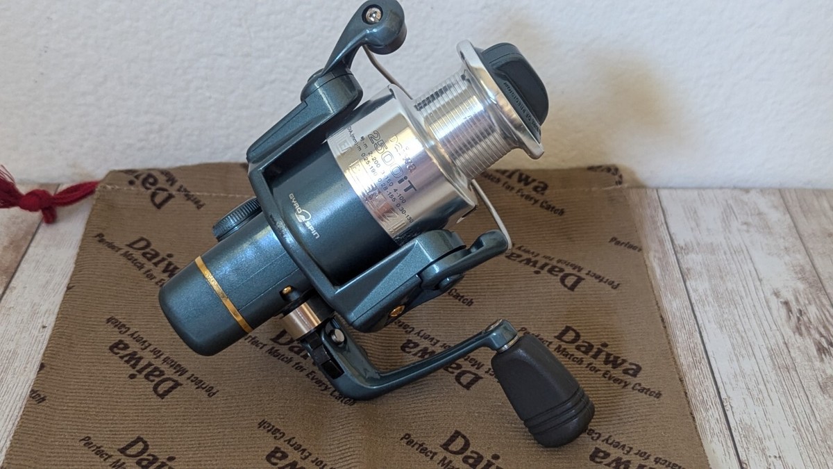 Daiwa EMBLEM-Z 2500iT Blue Spinning Reel Japan | eBay Daiwa EMBLEM-Z 2500iT Blue Spinning Reel Japan | eBay
