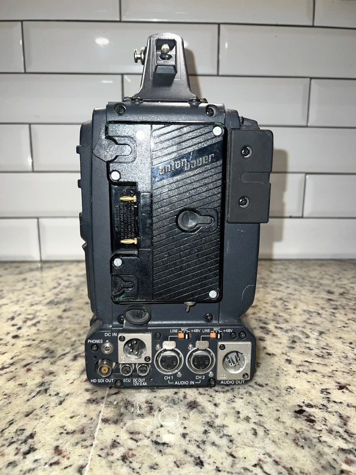 Videocámara Panasonic AJ-HDC27FP - Sin probar para piezas  Foto 4 de 4