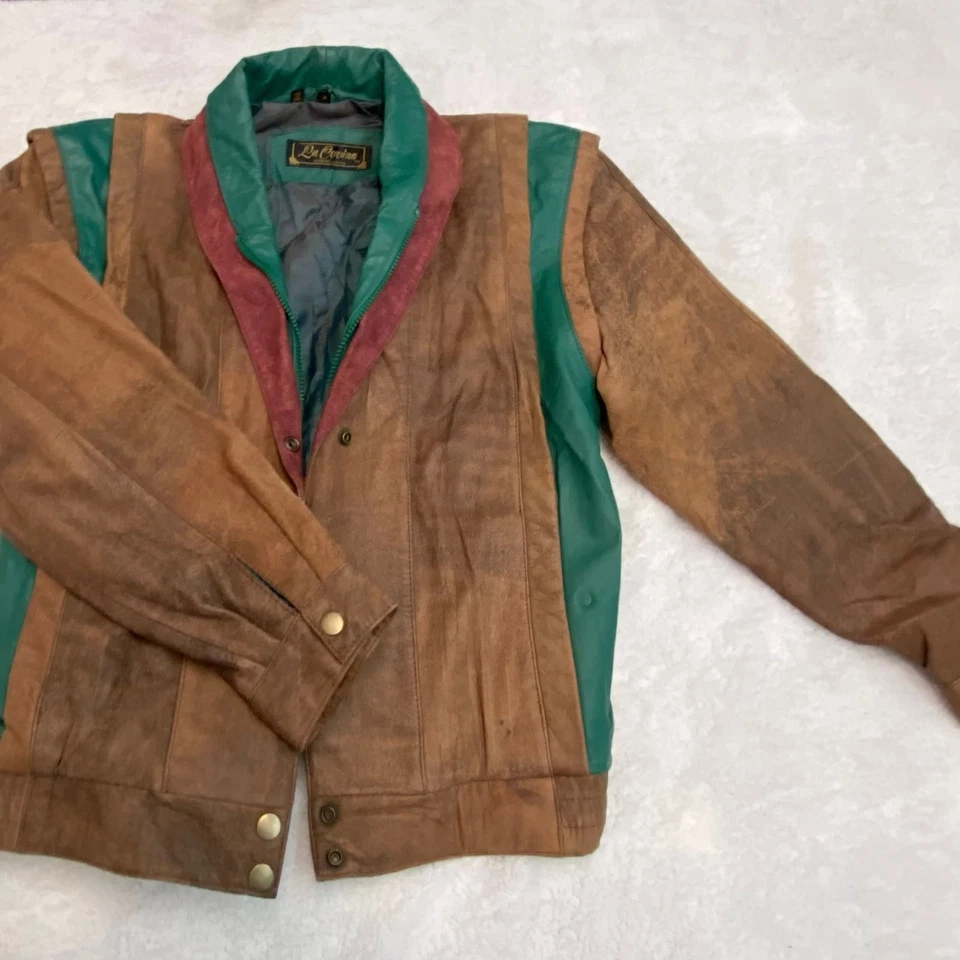 Gabardina de cuero negra con cinturón La Corvina Foto 3 de 4