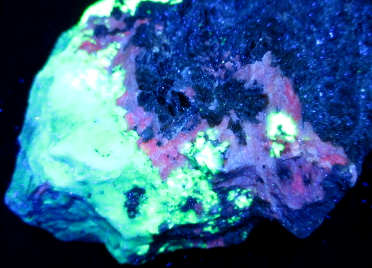Blue Willemite & Longwave Fluorescent, Bustamite , Franklin, NJ