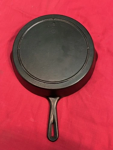 Vintage cast Iron skillet  3 notch Lodge #8 ? sits flat VGC