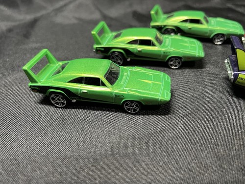 Hot Wheels '69 Dodge Charger Daytona Bundle X5 Green Purple And Red - Picture 7 of 11