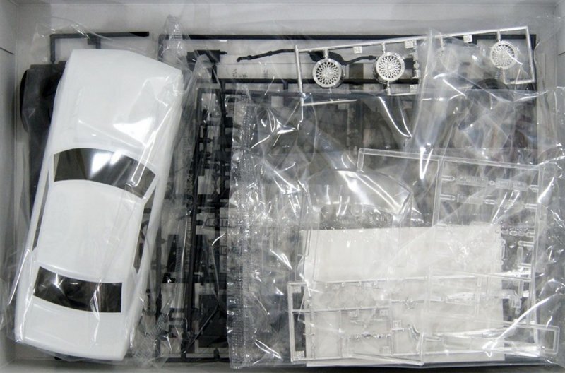 Aoshima 1/24 Scale The Model Car(36)Kit Toyota TA22 Celica 1600GT Coupe '72
