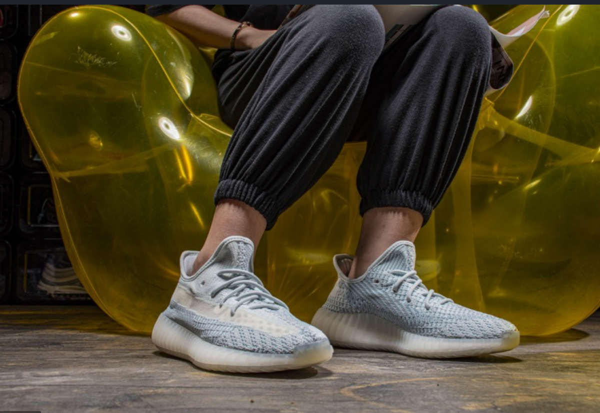 Adidas x Kanye West Yeezy Boost 350 V2 Sneakers Cloud White Adidas x Kanye West Yeezy Boost 350 V2 Sneakers Cloud White