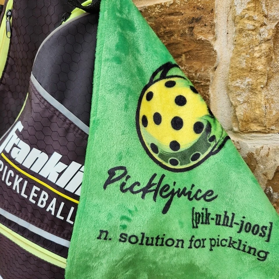 Pickleball Microfiber Cloth with Bag Clip Pickleball Microfiber Cloth with Bag Clip
