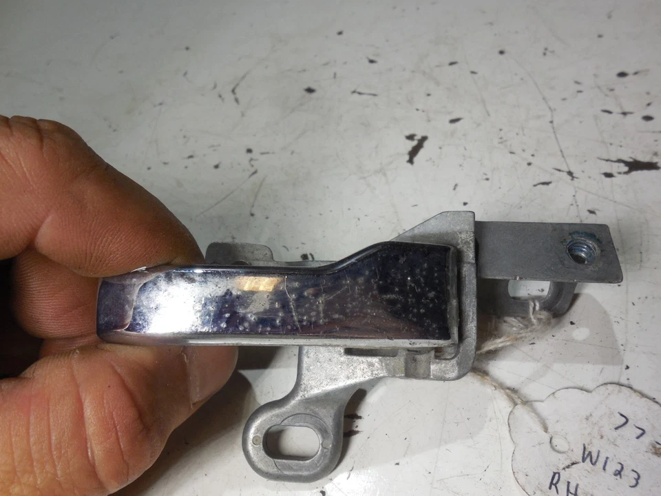 Manija puerta delantera derecha interior 1237600261 77-85 mercedes-benz w123 300d 240d Foto 3 de 4